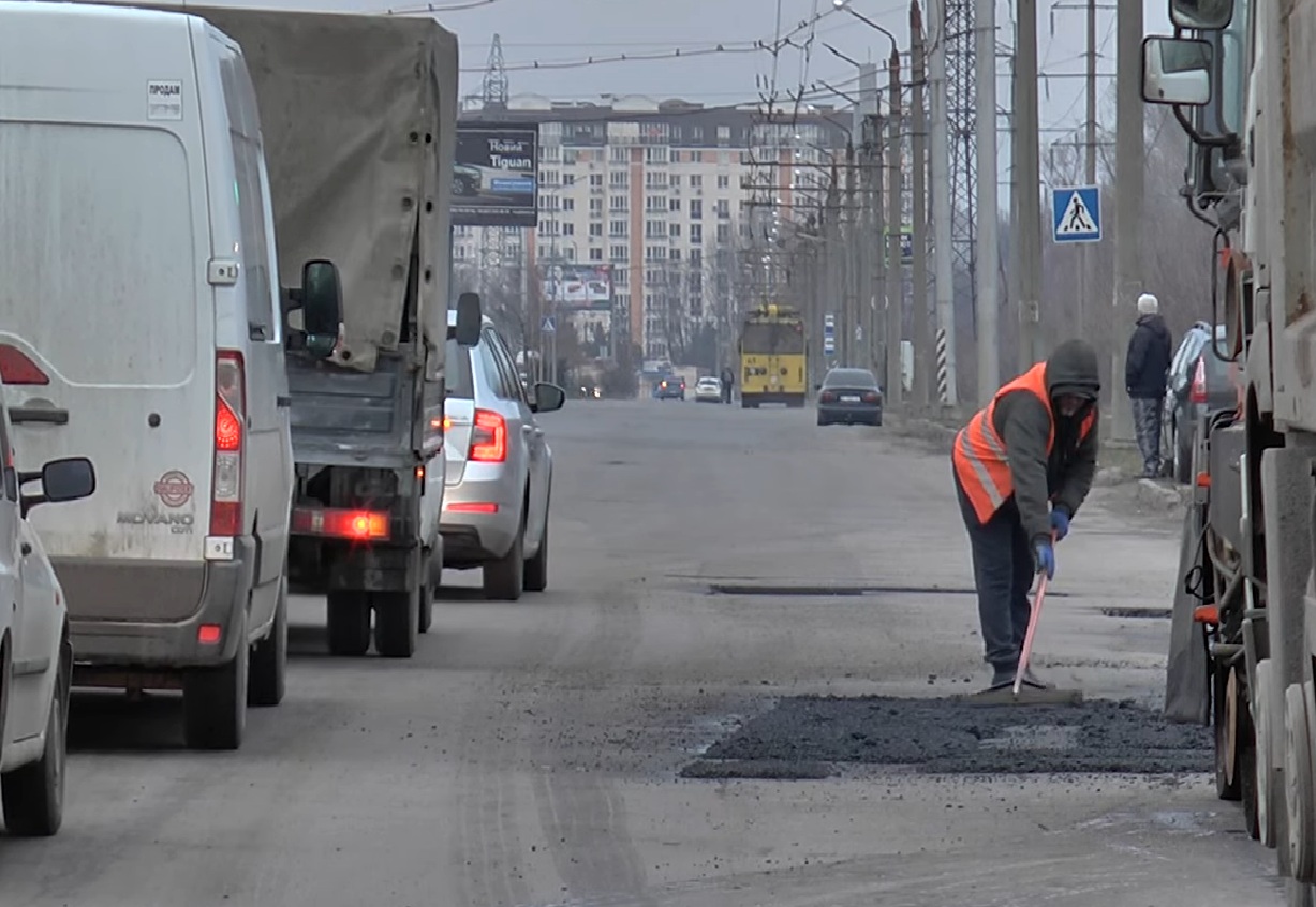 Обмеження руху траснпорту в Чернівцях: де на довгий час закриють проїзд