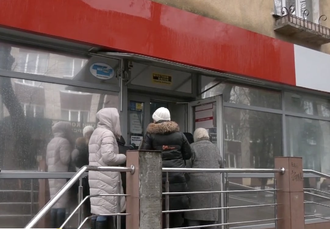 Грошова допомога для пенсіонерів у Дніпропетровській області: як отримати виплату в грудні